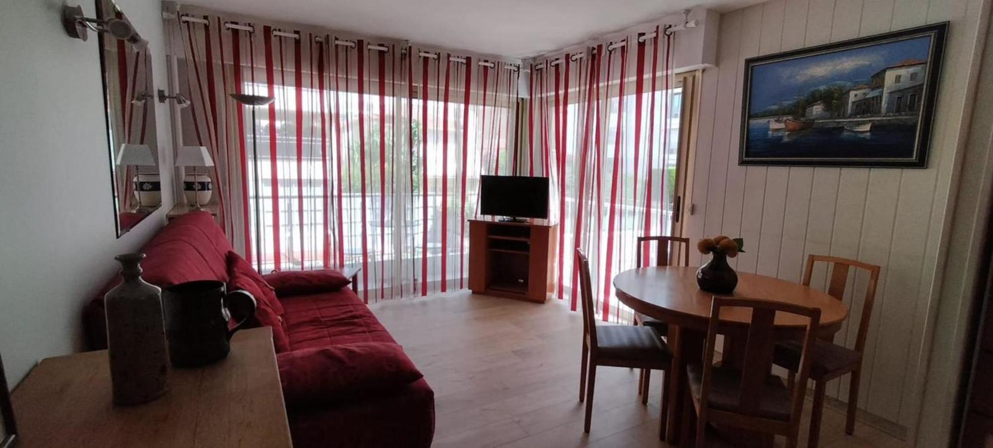 Apartamento T3 Spacious 60 M Near The Of *
